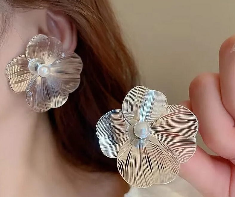 FLOWER EARRING - Anti Tarnish